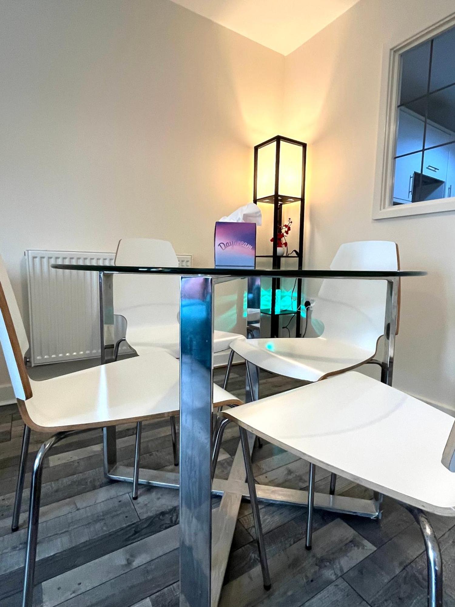 Spacious Two Bedrooms Apartment For Business And Holiday Portsmouth Kültér fotó